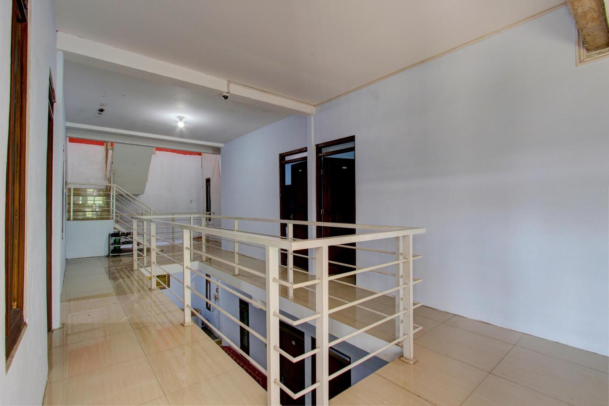 Super Oyo 93012 Griya Kencana Asri Syariah Lawean Exterior foto